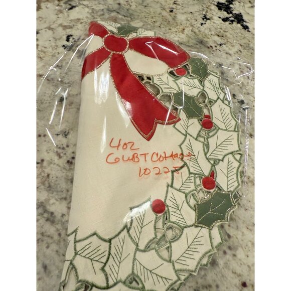2 VTG Wreath Rhapsody Christmas cut out wreath Placemats holiday table top NoS - Picture 11 of 11